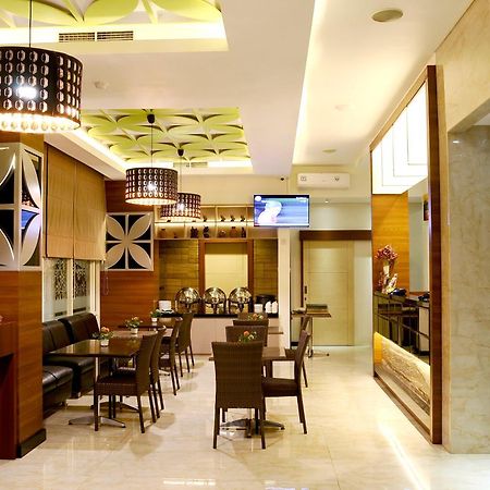 Biz Boulevard Hotel Manado Ngoại thất bức ảnh