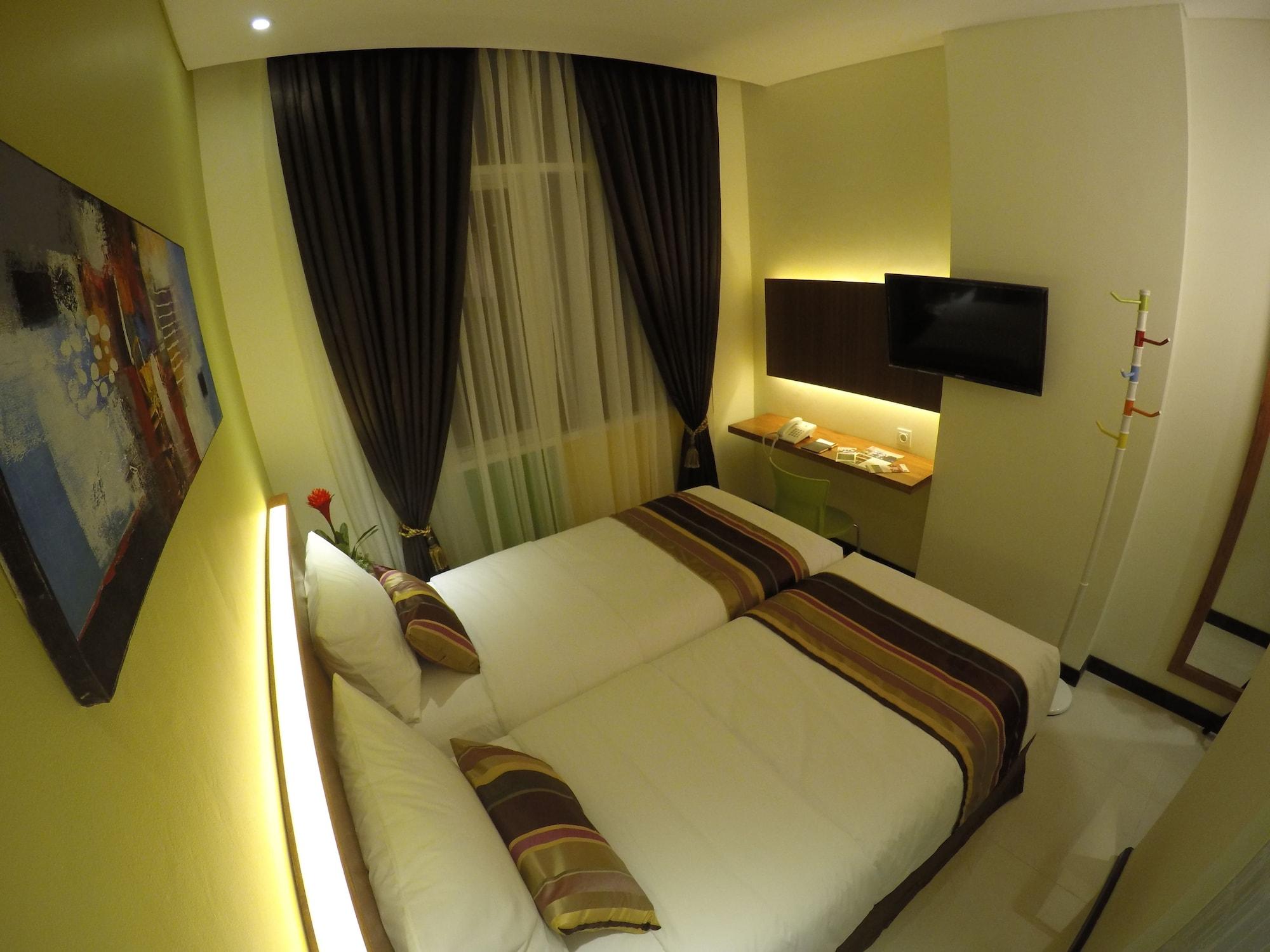 Biz Boulevard Hotel Manado Ngoại thất bức ảnh