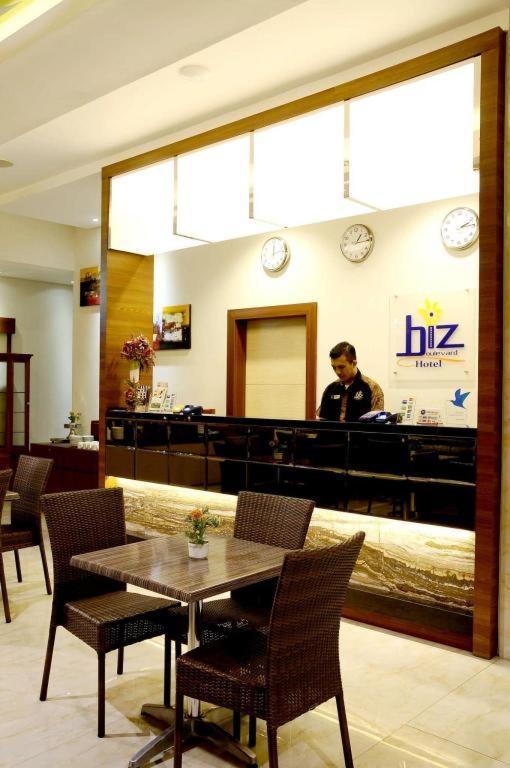 Biz Boulevard Hotel Manado Ngoại thất bức ảnh