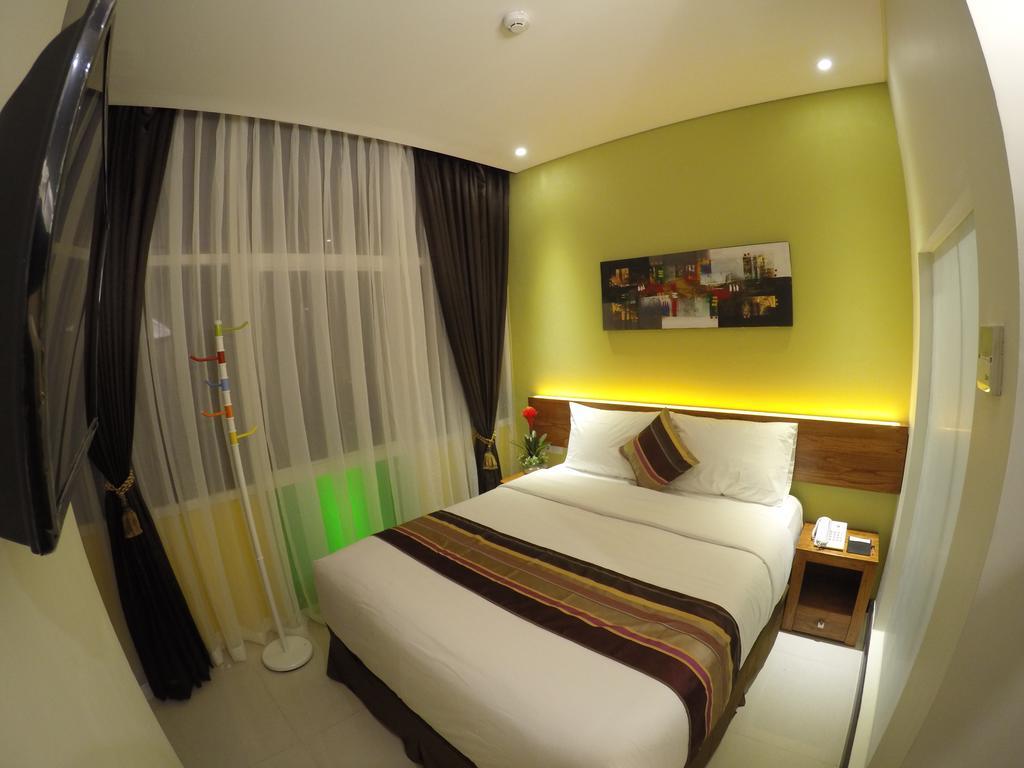 Biz Boulevard Hotel Manado Ngoại thất bức ảnh