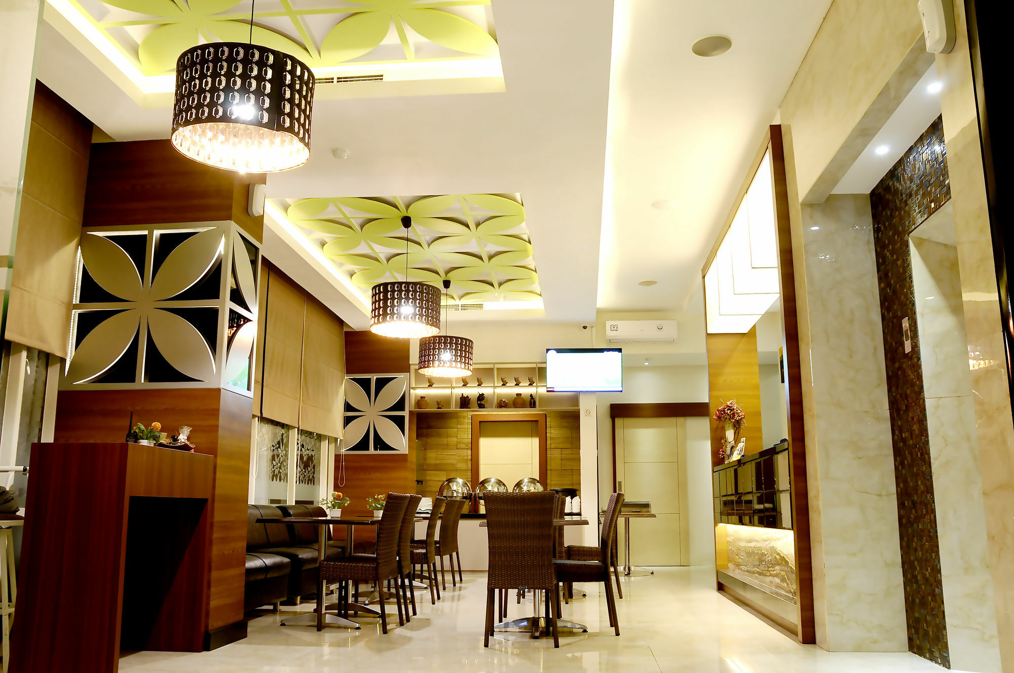 Biz Boulevard Hotel Manado Ngoại thất bức ảnh