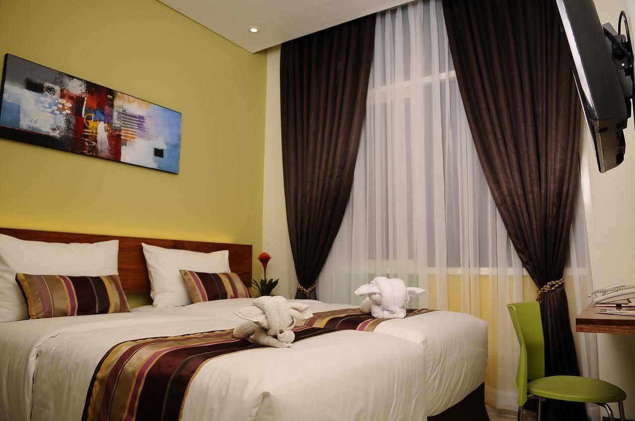 Biz Boulevard Hotel Manado Ngoại thất bức ảnh