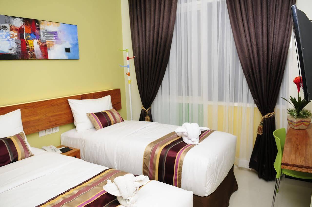 Biz Boulevard Hotel Manado Ngoại thất bức ảnh