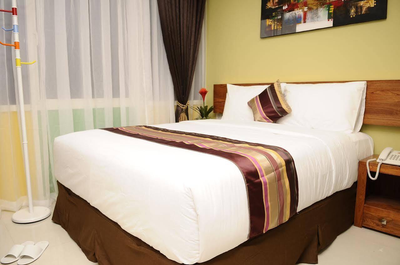 Biz Boulevard Hotel Manado Ngoại thất bức ảnh